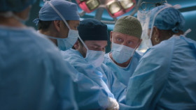 Greys Anatomy S21E06 Night Moves 1080p AMZN WEB-DL DDP5 1 H 264-FLUX EZTV