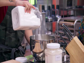 Halloween Baking Championship S10E03 480p x264-mSD EZTV