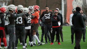 Hard Knocks 2001 S24E01 720p HEVC x265-MeGusta EZTV