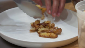 Hells Kitchen US S23E12 Black Jacket Time 720p AMZN WEB-DL DDP5 1 H 264-FLUX EZTV