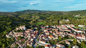 Help We Bought A Hotel S01E03 1080p HEVC x265-MeGusta EZTV