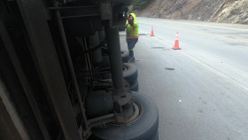 Highway Thru Hell S13E05 A Tow Mans Worst Nightmare 720p AMZN WEB-DL DDP5 1 H 264-RAWR EZTV