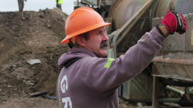 Hoffman Family Gold S02E01 Hoff to a Rough Start 1080p AMZN WEB-DL DDP2 0 H 264-NTb EZTV