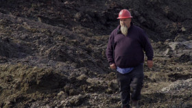 Hoffman Family Gold S03E06 Deep Mud Deeper State 1080p AMZN WEB-DL DDP2 0 H 264-NTb EZTV