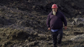 Hoffman Family Gold S03E06 Deep Mud Deeper State 720p AMZN WEB-DL DDP2 0 H 264-NTb EZTV