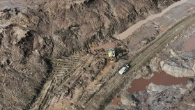 Hoffman Family Gold S03E07 Gold on the Line 720p AMZN WEB-DL DDP2 0 H 264-NTb EZTV