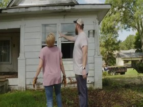 Home Town 2017 S04E04 Can This House Be Saved 480p x264-mSD EZTV