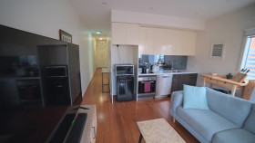 House Hunters International S197E12 Moving to Melbourne for Love and Food 1080p WEB h264-FREQUENCY EZTV
