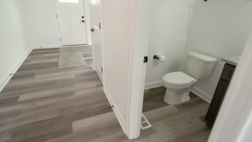 House Hunters S253E03 Glam House vs Low-Key Ranch 720p HEVC x265-MeGusta EZTV