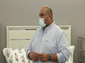 I Love a Mamas Boy S02E02 Im in Their Suitcase 480p x264-mSD EZTV