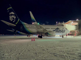 Ice Airport Alaska S03E01 Holiday Whiteout 480p x264-mSD EZTV