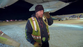 Ice Airport Alaska S03E01 Holiday Whiteout XviD-AFG EZTV