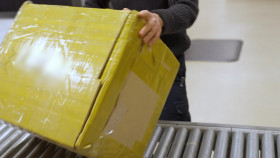 Ice Airport Alaska S05E03 The Flight Before Christmas 1080p HULU WEB-DL AAC2 0 H 264-WhiteHat EZTV