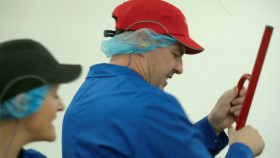Inside The Factory S09E03 Cheese Curls 1080p HEVC x265-MeGusta EZTV