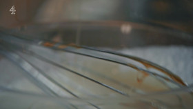 Jamie Cooks Christmas 2024 S01E02 1080p HDTV H264-DARKFLiX EZTV