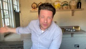 Jamie Keep Cooking and Carry On S01E06 XviD-AFG EZTV
