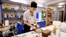 Jinnys Kitchen S01E03 KOREAN WEBRip x264-LAMA EZTV