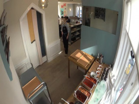 Jinnys Kitchen S02E10 480p x264-mSD EZTV