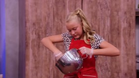 Kids Baking Championship S09E00 Seasons Sweetings 720p HEVC x265-MeGusta EZTV