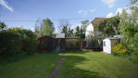 Location Location Location S42E01 Essex 1080p ALL4 WEB-DL AAC2 0 H 264-RAWR EZTV