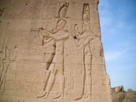 Lost Treasures of Egypt S01E03 Cleopatras Lost Tomb 480p x264-mSD EZTV