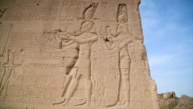 Lost Treasures of Egypt S01E03 Cleopatras Lost Tomb 720p WEBRip x264-CAFFEiNE EZTV