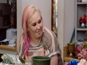Mama June From Not to Hot S06E03 480p x264-mSD EZTV