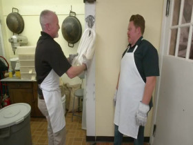 Man v Food S11E10 Salem Massachusetts 480p x264-mSD EZTV