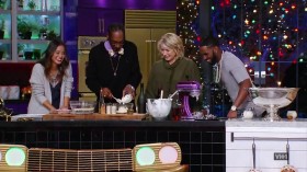 Martha and Snoops Potluck Dinner Party S01E05 Deck the Balls HDTV x264-CRiMSON EZTV