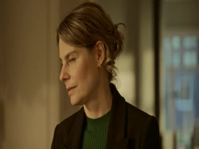 Modern Love Amsterdam S01E02 480p x264-mSD EZTV