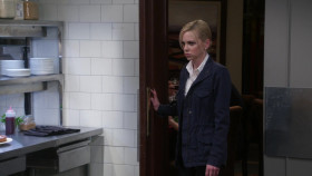 Mom S06E21 Fingers Guns And A Beef Bourguignon 720p AMZN WEB-DL DDP5 1 H 264-NTb EZTV