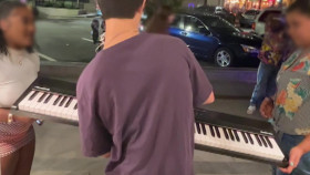 Neighborhood Wars S06E33 1080p WEB h264-EDITH EZTV