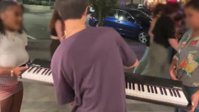 Neighborhood Wars S06E33 XviD-AFG EZTV