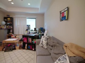 No Demo Reno S01E06 Glam Guest House 480p x264-mSD EZTV