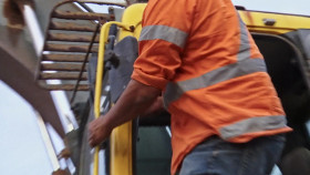 Outback Opal Hunters S11E03 1080p WEB H264-CBFM EZTV