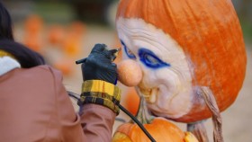 Outrageous Pumpkins S01E02 Trick-or-Treating Nightmare 720p FOOD WEBRip AAC2 0 x264-BOOP EZTV