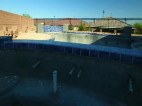 Pool Kings S10E03 Desert Pool for the Whole Family 480p x264-mSD EZTV