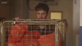 Porters S02E01 1080p iP WEB-DL AAC2 0 H 264-playWEB EZTV