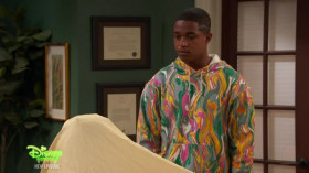 Ravens Home S05E21 Big Burger Small Fry HDTV x264-CRiMSON EZTV