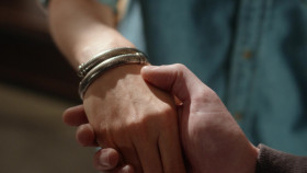 Resident Alien S03E01 Lone Wolf 720p BluRay DD5 1 H 264-NTb EZTV