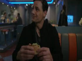 Resident Alien S03E02 MULTi 480p x264-mSD EZTV