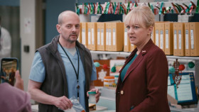 St Denis Medical S01E06 Ho-Ho-Hollo 720p HEVC x265-MeGusta EZTV