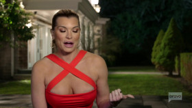 Summer House S06E08 A Twisted Fairytale 1080p WEBRip x264-KOMPOST EZTV