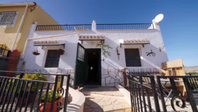 Sun Sea And Selling Houses S07E04 XviD-AFG EZTV