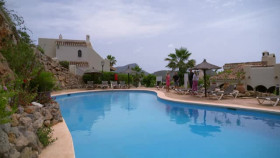 Sun Sea And Selling Houses S07E15 XviD-AFG EZTV