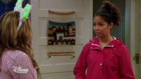 Sydney to the Max S03E08 The Bat Mitzvah Planner 720p HDTV x264-CRiMSON EZTV