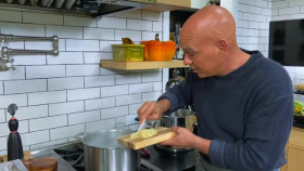 Symons Dinners Cooking Out S03E00 Thanksgiving Special XviD-AFG EZTV