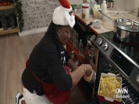 The Big Holiday Food Fight S01E03 The Family That Cooks Together 480p x264-mSD EZTV
