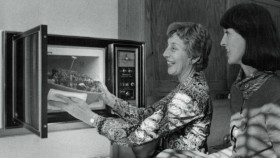 The Food That Built America S04E07 When Food Freezes Over 1080p AMZN WEBRip DDP2 0 x264-NTb EZTV