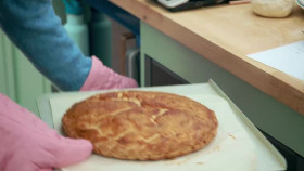 The Great British Bake Off S14E00 The Great New Years Bake Off XviD-AFG EZTV